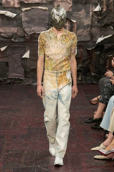 Look 17